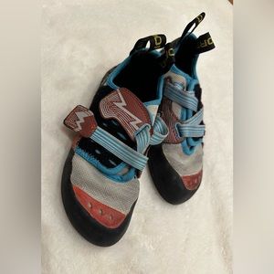 La Sportiva oxy gym  climbing Shoes - size 5 women’s -gently used!